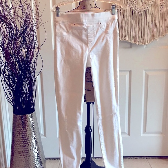 SPANX White Jeans in distressed denim! Petite. Excellent condition! - Picture 4 of 9